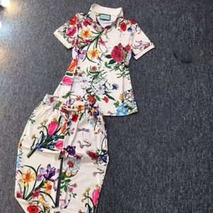 Kvinnliga spårningsdräkter Summer T Shirts Long Pants Suits With Flowers Pattern Fashion Tracksude Två stycken Set Designkläder