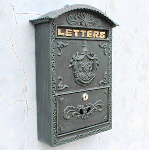 アルミ製の鉄のメールボックス郵便箱の飾りの装飾ダークグリーンウォールマウントメタルポストメールレターボックスホームヤードパティオコートヤードデコレーションロックビンテージアンティーク