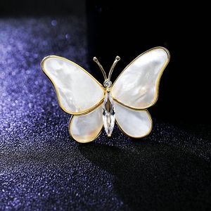 Sinzry Elegant Smycken Tillbehör Natural Shell Cubic Zircon Butterfly Broscher Kvinnors Vinter Brosch Pin