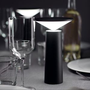 Lâmpadas de mesa Novo LED sensor de toque LED Bateria Bateria sem fio Luzes noturnas barras KTV CAFELE CHEFE CHELE