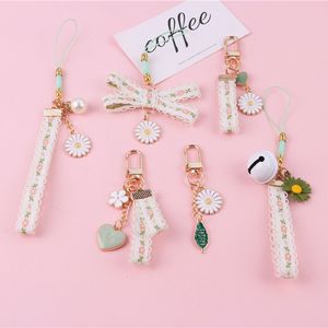 Cartoon Japan Small Daisy Flower Keychain For Women Key Chains Ring Bell Ribbon Car Bag Pendent Charm Airpods Accessories