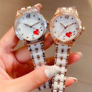 Romantyczny Geometryczny Czerwony Serce Zegarki Kobiety Przypadkowy Pasek Ceramiczny Kwarcowy Zegarek Panie Matka Pearl Dial Date Clock 35mm