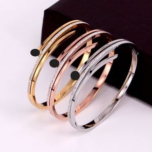 Luxus-Designer-Mehrschicht-Verschluss-Nagelarmbänder-Armreif voller Diamant-Damen-Edelstahlarmband, hochwertige Schmuckversorgung