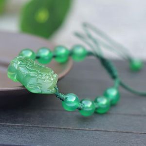 Pixiu-Perlen großhandel-Natürliche grüne Chalcedony Armband geschnitzt Pixiu Runde Perlen Armreifen Geschenk für Frauen Jades Stein Schmuck Perlen Stränge