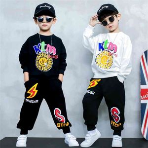 Mode Kleidung Set für große Kinder Frühling Kinder Lose Sport Koreanische Brief Drucken Weiße Sweatshirts und Schwarze Hosen 12Y 210622