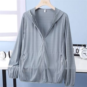 Sommer Dünne Haut Mäntel Männer Atmungsaktive Nylon Sonnenschutz Ultra-Licht Mit Kapuze Windjacke Jacke Sportswear Casual Outwear 220301