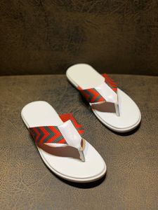 Męskie letnie klapki stylowe projektant sandały skórzane proste czarne kapcie z czerwonymi i zielonymi paskami