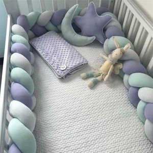 3メートルのベビーベッドバンパーブレイドノット枕の枕クッションバンパー幼児用クッキングバンパーバンパーツアーDE LIT BEBE TRESSE ROAD ROOMの装飾211025