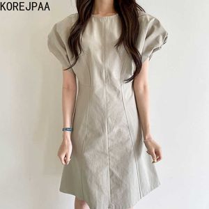 Korejpaaの女性のドレス夏の韓国のシックな女性フレンチミニマリストラウンドネックプリーツデザインスリムウエストパフスリーブvestidos 210526