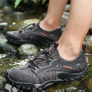 Summer Beach Shoes Men Water Non-slip Outdoor Hiking Breathable Aqua Slip-on Mesh Sneakers Trekking Sandals Y0714