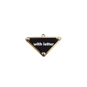 Metal Triangle Letter DIY Charms Letters Smycken Halsband Tillbehör Komponenter Delar Högkvalitativt grossistpris
