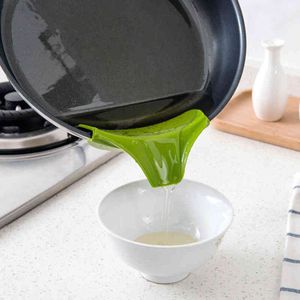 Silicone Liquid Funnel Anti-spill Drain Slip Tools On Pour Soup Spout Pots Pans Bowls Jars Funnels Kitchen Gadget JY0917