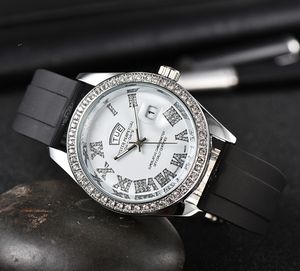 2021 Wysokiej Jakości Kobiety Prestiżowe Zegarki Trzy Szczyki Liczby rzymskie Zegarek Kwarcowy Zegarek Europejski Top Gumowy Pasek Moda Dual Kalendarz Funkcja Akcesoria Lady