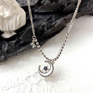 Original Design Silver Inlagda Svart Diamanter Retro Moon Star Ladies Clavicle Chain Pendant Art Light Luxury Smycken