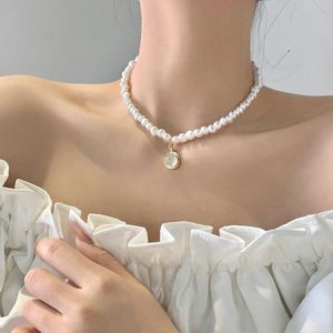 Collane con ciondolo Collana ovale con perle irregolari dolci francesi 2021 Gioielli di moda con catena a clavicola da donna