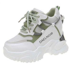 Women Chunky Sneakers Vulcanize Shoes 9.5cm High Heels Fashion 2021 Autumn Female Platform Thick Sole Running Casual Shoe Woman Y0907