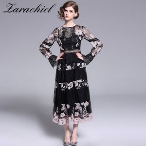 Runway Vintage Malha Retalhos Cor-de-rosa Floral Bordado Longo Verão Mulheres Escavar Lanterna Sleeve One-Peça Maxi Vestido 210416