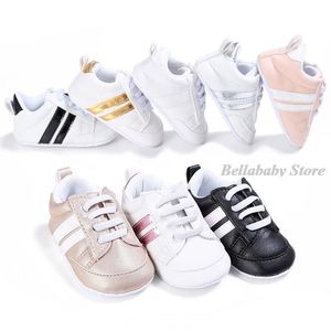 First Walkers Kleinkind Walker Babyschuhe Junge Mädchen Gold Mode Sport Weiche Sohle PU Leder Gestreifte Krippe Mokassins Freizeitschuh Outdoor