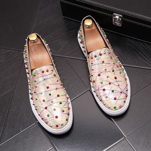 Neue Marke Männer Schuhe 2021 Mode Gold Atmungsaktive Bequeme Männer Müßiggänger Luxus Spikes männer Wohnungen Männer Casual Schuhe