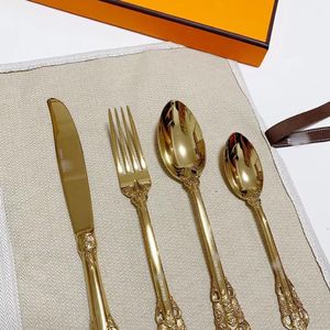 Lüks Tasarımcı Yemek Seti Tabela Bıçağı, Çatal ve Kaşık Set 4 Parça 1 Set Üst 304 Paslanmaz Çelik Malzeme Ev Otel Restoranı Parti Yemeği Yeni Yıl Hediyeleri
