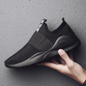 Potrójny Czarne Buty do biegania dla mężczyzn Kobiety Czarny Biały Mężczyzna Kobiet Outdoor Sports Runner Walking Jogging Trainer Sneaker Buty