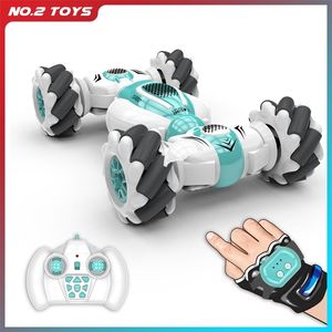 S-012 RC Stunt Car Remote Control Watch Sensore di gesti Giocattolo elettrico 2.4GHz 4WD Giocattoli di rotazione per ragazzi Regali di compleanno per bambini 220315