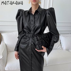 MATAKAWA Temperamento Risvolto Donna Abito monopetto Vita sottile Femme Robe Split Puff Sleeve PU Leather Long Vestidos 210513