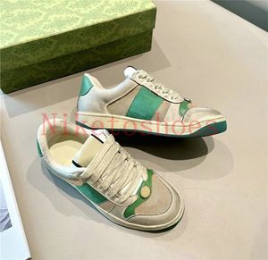 Screener sneaker beige Smör Smutsigt läder Skor Italien vintage Röd och grön webbrand Lyx Designers Sneakers Tvåfärgad gummisula Klassisk fritidssko