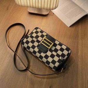 Exclusive simple small bag new autumn and winter lattice women's sling shoulder versatile messenger square Handbags