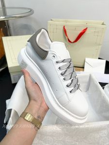 Luxury Blue Designer Casual Shoes Latest Color Lace-Up Height Increasing Women Sneakers Mens Silk Leather High Quality Sheepskin Foot Pads