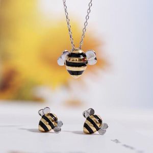 Wholesale silver bee pendants for sale - Group buy Pendant Necklaces Women s Lovely Necklace Adopt A Bee Silver Flying Animal Cute Jewelry Gift For Lady Fashion Accessories