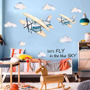 Fly in the Sky Naklejki Ścienne Dla Dzieci Pokój Sypialnia Ekologiczne Naklejki Winylowe Naklejki Ścienne Cartoon Samolot Murale Wall Decoration 211112