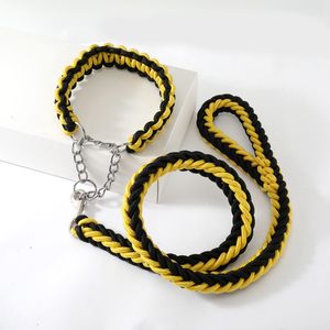 Nylon 8-Strand Dubbelfärg Hundkragar Leasher Medium och Stora hundar Rope P-kedjan Durable Pet Chain Factory Direktförsäljning