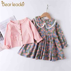 Primavera Autunno Abbigliamento per bambini Cotton Girls Dress Peter Pan Collar Christmas Flower Print Pattern Costumi Kid 2-6Y 210429