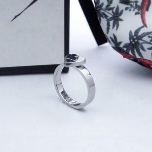 Anello in lega placcata oro argento di qualità Anelli di alta qualità per donna Stilista Fornitura di gioielli per personalità semplice