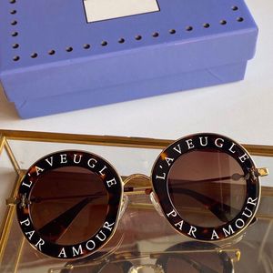 Kvinnor Solglasögon Klassisk Fashion Party Round Retro Style Black Letter Frame med Little Bee 0113s ​​Kvinnlig toppkvalitet UV 400 Lens Anti-Ultraviolett Glasögon 0113