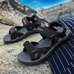 2021 Przyjazd Męskie Sandały Outdoor Summer Lady Lady Flip-Flops Gentlemen Flip Flops Soft Bottom Sandy Beach Shoes