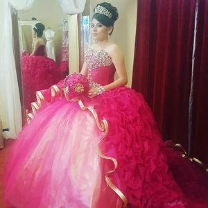 Luksusowa Fuksja Balowa Suknia Quinceanera Suknie Dziewczyny Słodkie 16 Party Suknie Zroszony Kryształy Puffy Train Gold Edge 2021 Vestidos DE 15 ANOS Organza Brathday Prom Dress