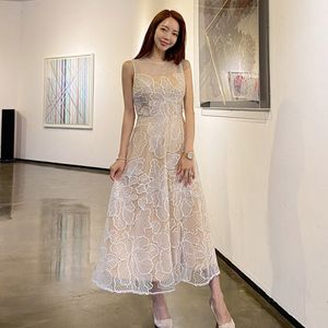 Femmes élégantes dentelle longue robe coréenne piste été sans manches Vintage crochet fleur a-ligne robe de soirée Slim Maxi robe 210514