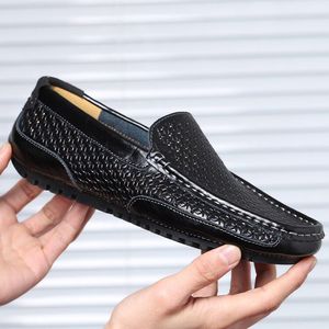 2021 Sommar Män Skor Casual Luxury Brand Genuine Leather Mens Loafers Moccasins Italienska Andningsskydd på skor