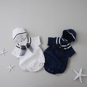 Verão Novo Criança Bebê Menino Moda Sólida Bodysuit Recém-nascido Curva Soft Decoração Marinha Collar Bodysuits com chapéu 210413