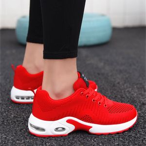 2021 Athletic Women Shoes Damskie trampki Moda Mesh Oddychające Dorywczo Damskie Outdoor Jogging Walking