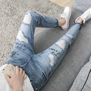 Spring Autumn 2021 Fashion teenagers beggar ripped feet jeans Korean letter printe casual ankle length pants student men's pants X0615