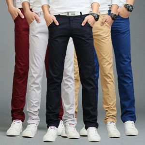 8色の古典的なカジュアルメンズパンツ春秋のビジネスファッション快適なストレッチコットン弾性Striigh Jeansズボン42