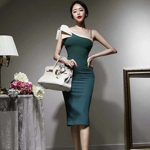 Sommar Koreansk Elegant Party Dress Ruffle Bow Slash Neck One-Shoulder Slim Pencil Fashion 210529