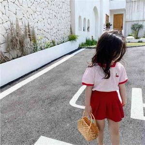 Sommer Mädchen Mode 2 Stücke Anzug Gestreiftes T-shirt + rote Shorts Kinder Koreanische Design Sets 210528