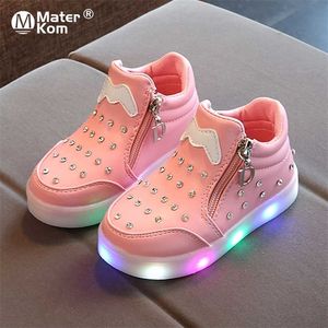 Rozmiar 21-30 Luminous Buty LED dla Dzieci Dziewczyny Pink Princess Dzieci Sneakers z światłami Świecące Toddler Little Baby 220115