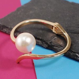 Imitacja Pearl Bransoletki dla kobiet Akcesoria Moda Metal Geometria Mankiet Bransoletki Oświadczenie Biżuteria Hurtownie Prezent UKMOC Q0719