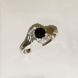 Küme halkaları benzersiz doğal siyah oniks yıldönümü parti yüzüğü 925 sterling gümüş yuvarlak kesim zirkon bayan takılar büyük
