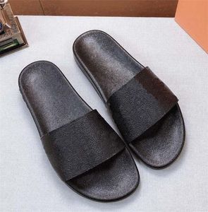 134w senaste högkvalitativa män Design kvinnor Flip flops Tofflor Mode Läder slides sandaler Dam Casual skor